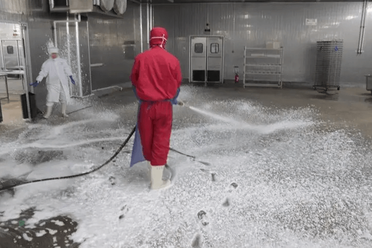 （圖：工業清洗泡沫現場）