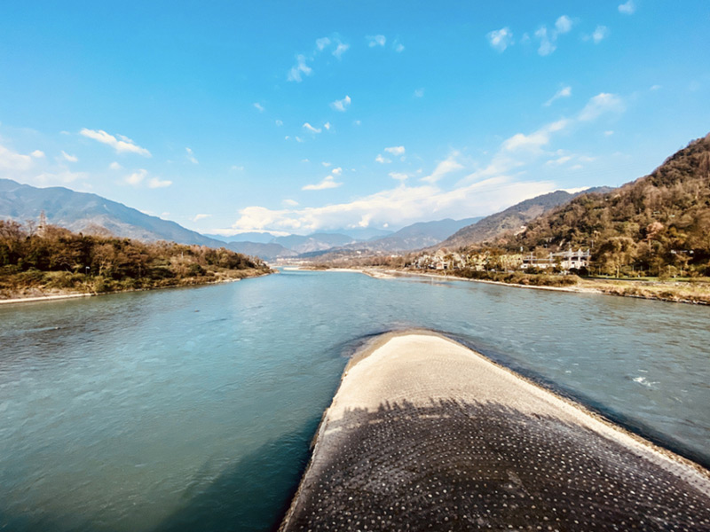 （圖：各類工業廢水泡沫池）